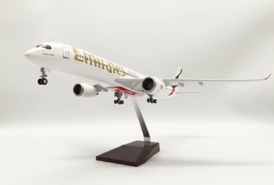 Avión Escala Grande Emirates UAE A350